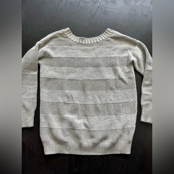 BCBGeneration knit sweater. Vneck back. Barely worn. - Picture 4 of 4